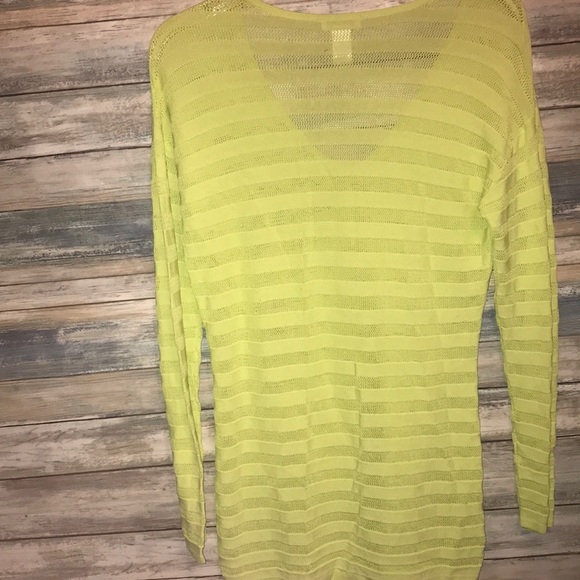 Cache neon size medium  long sleeve - Picture 4 of 4